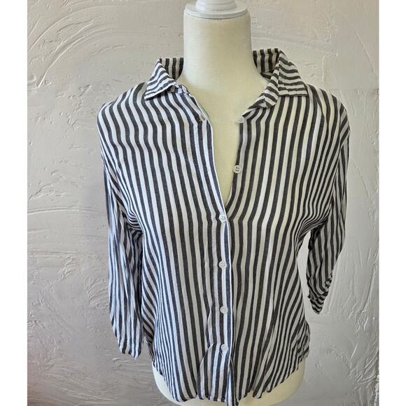 Forever 21 Woman's Grey and White Striped Button Down Blouse Size Small - Picture 1 of 7